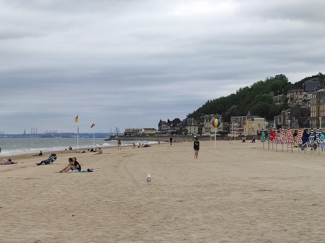 Grande Plage de Trouville-特鲁维尔海滨城必去景点