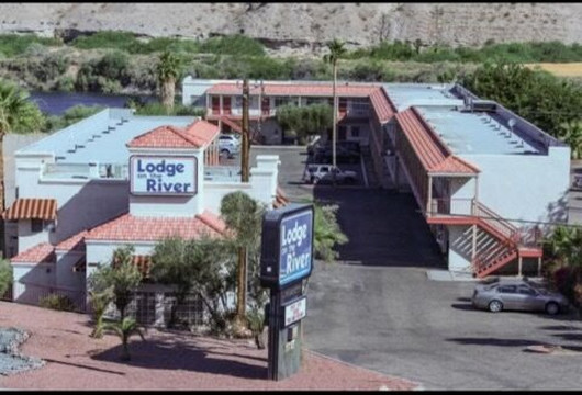 Lodge on the River主图