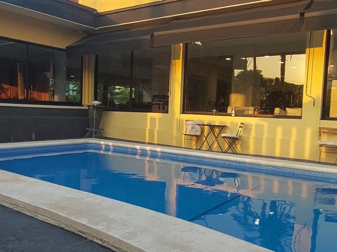 阿尔加巴酒店主图