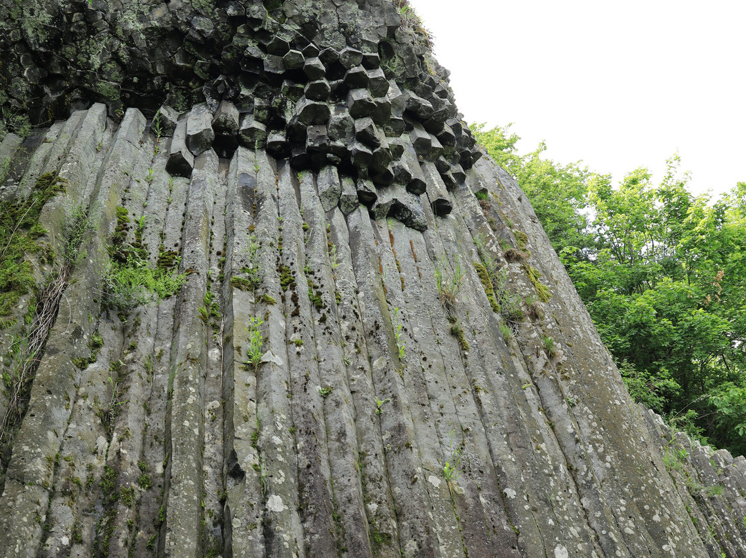 Basalt Stone Waterfall-Siatorska Bukovinka必去景点