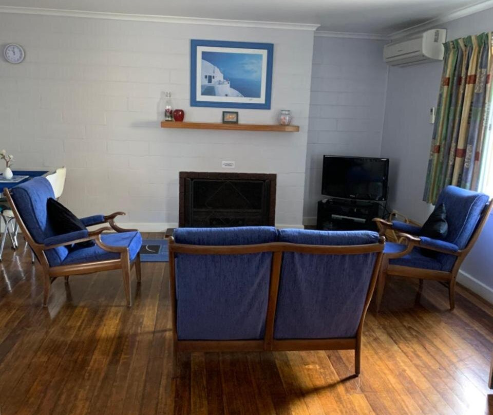Orford Prosser Holiday Units