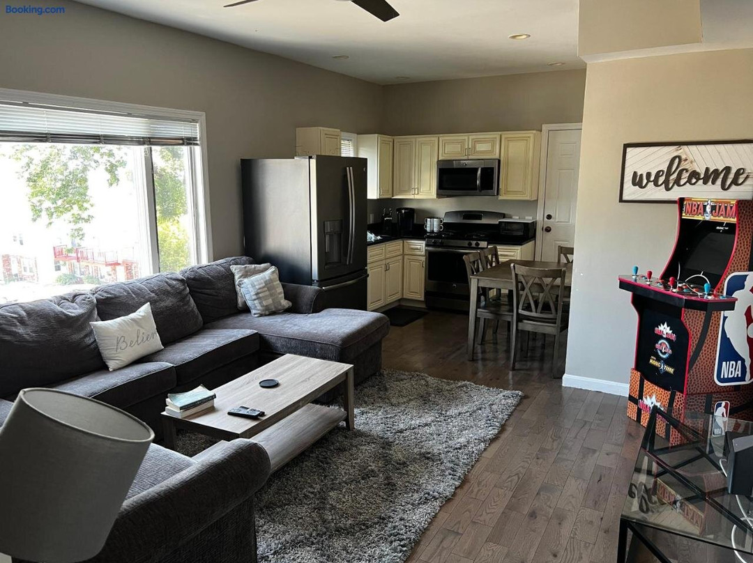 Chelsea Condo's