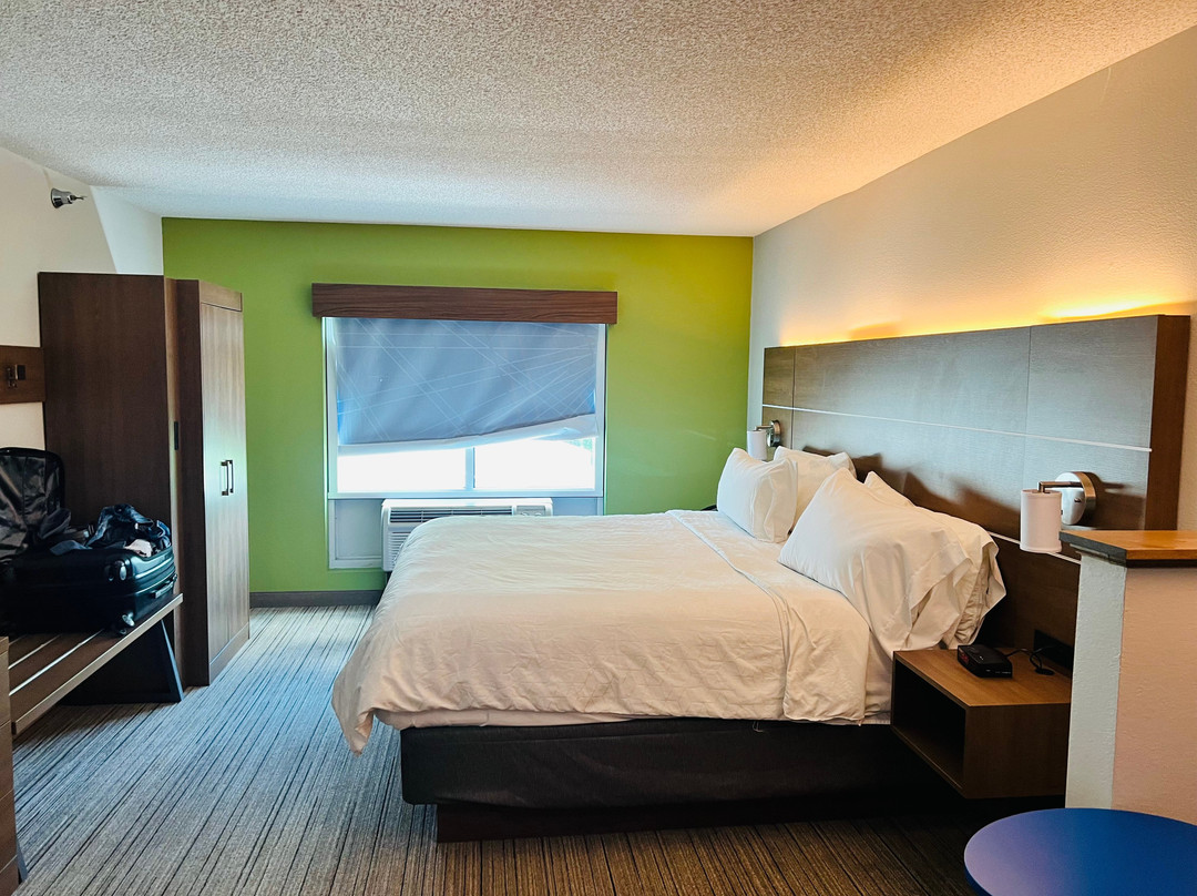 卡洛尔顿快捷假日酒店主图