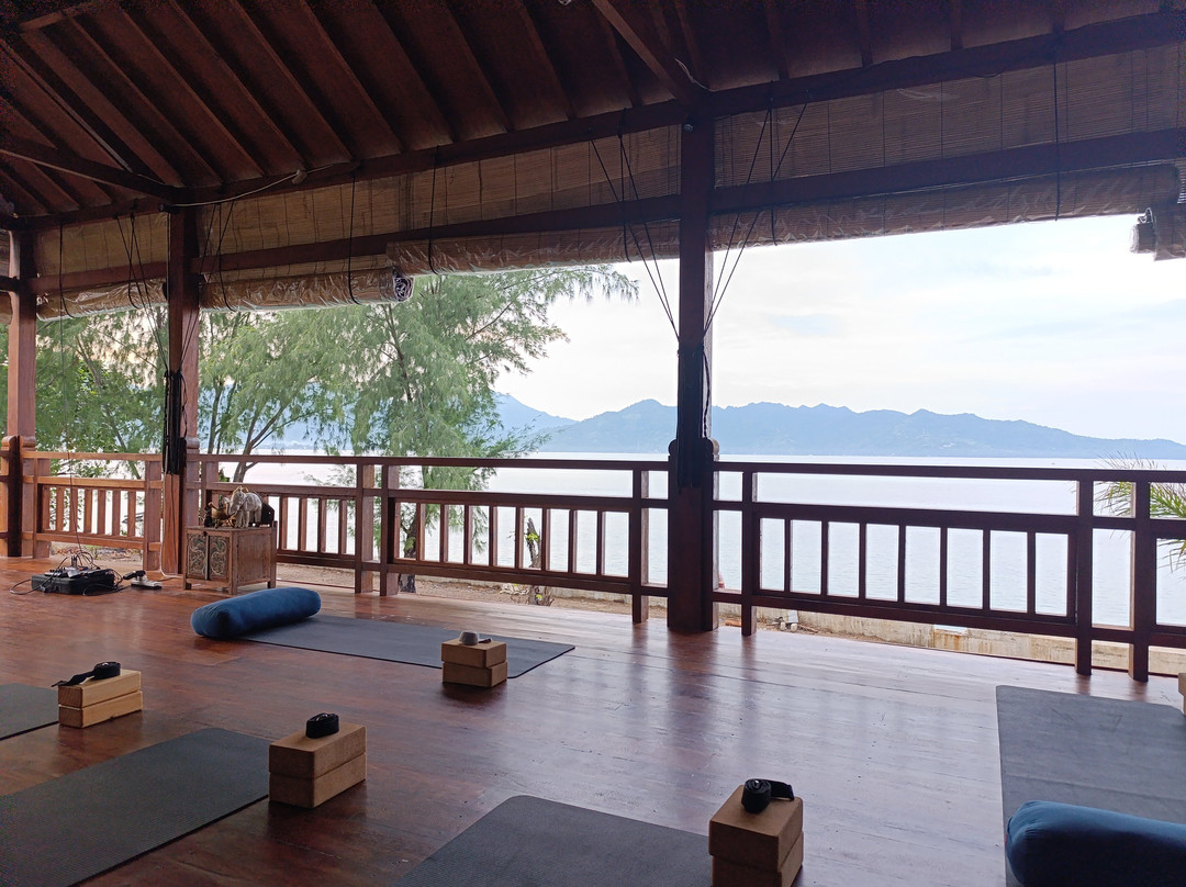 Flowers and Fire Yoga Garden Gili Air景点图片