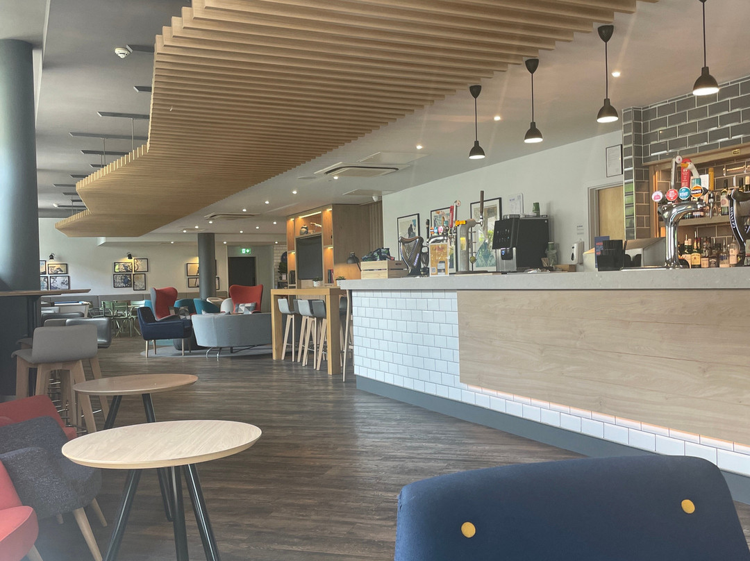 Holiday Inn Express Cheltenham Town Centre By IHG主图