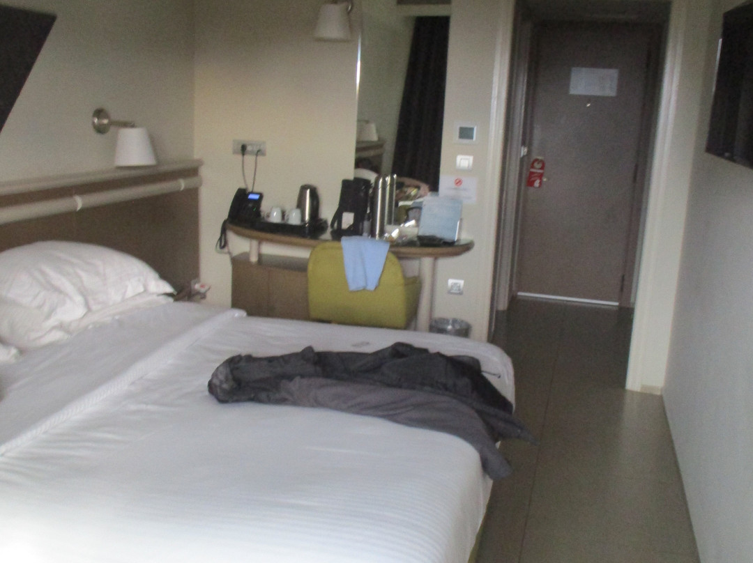 艾曼狄纳酒店主图