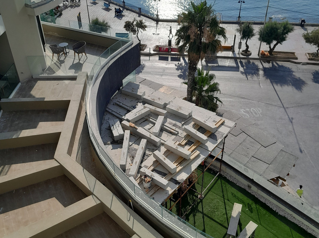 布雷鲁纳温泉酒店主图