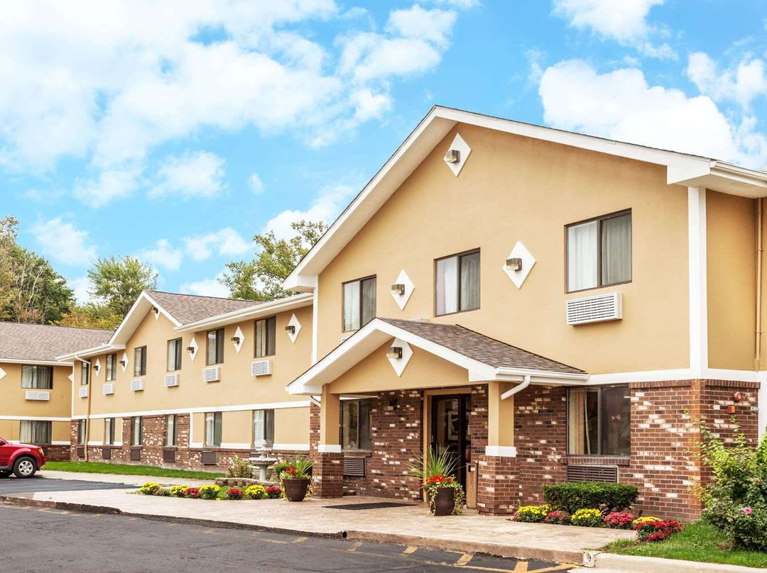 Super 8 by Wyndham Sterling Heights/Detroit Area