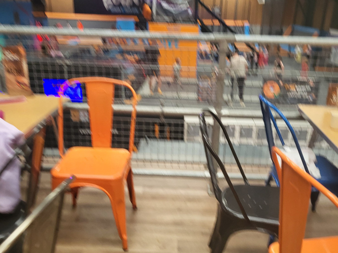 Go Bounce Extreme Trampoline Park-唐克斯特必去景点