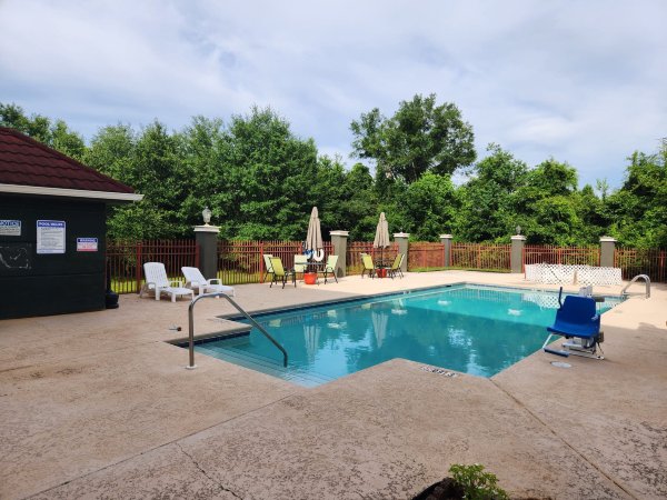 Stay Express Inn & Suites - Mobile, AL-泳池