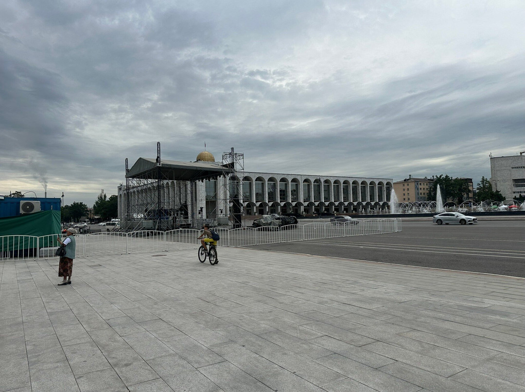 Monument to Manas the Great-比斯凯克必去景点