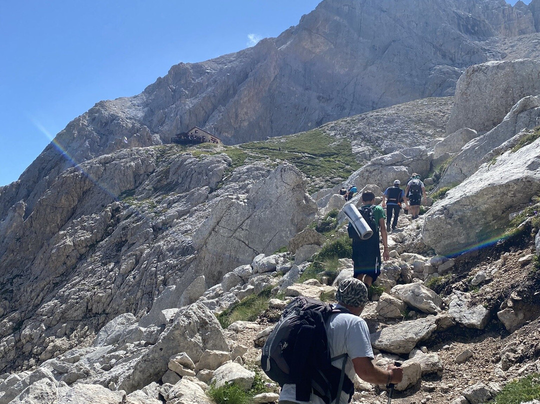 Dai Prati di Tivo al Rifugio Franchetti-Pietracamela必去景点