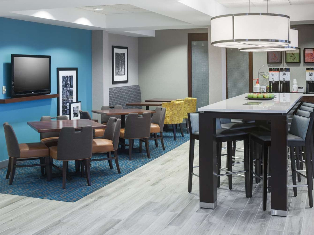 堪萨斯城利伯蒂希尔顿恒庭酒店主图