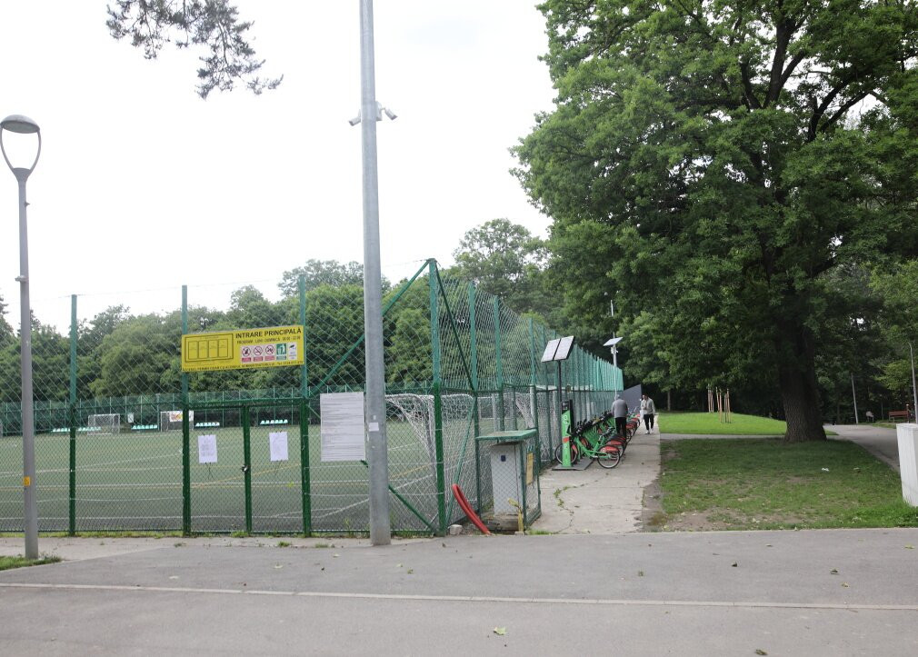 Parcul Sub Arini-锡比乌必去景点