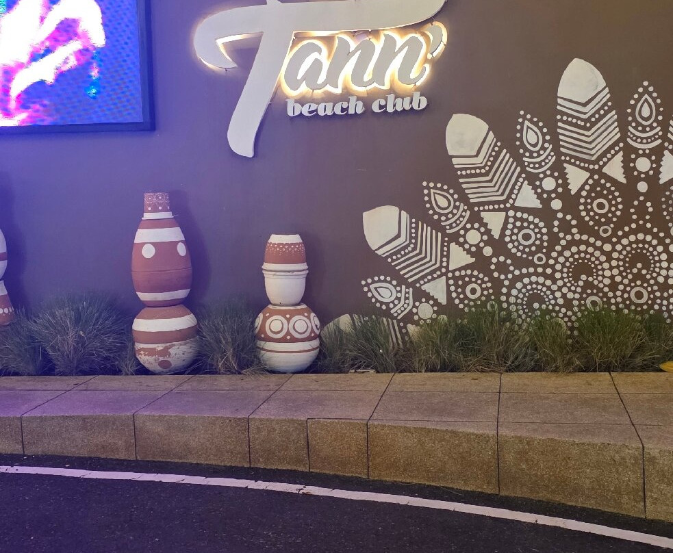 Tann Beach Club And Resort