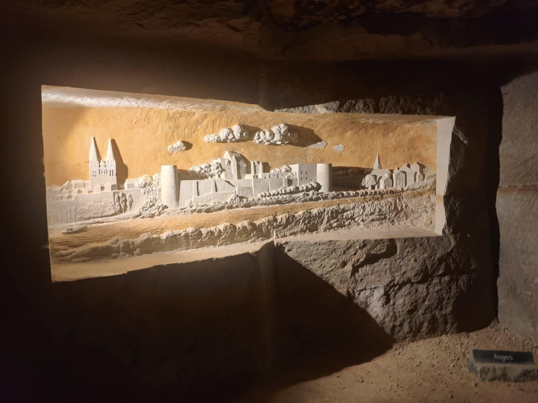 Pierre et Lumiere-梭缪尔必去景点