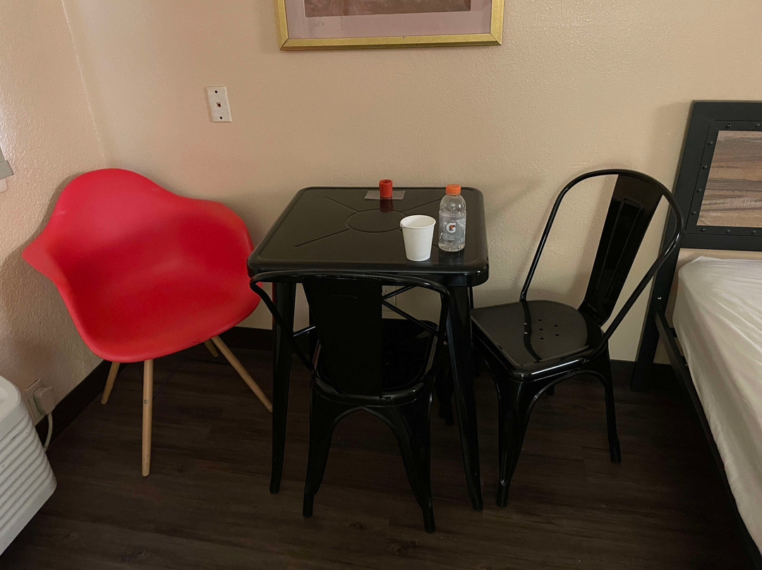 The Redwood Riverwalk主图