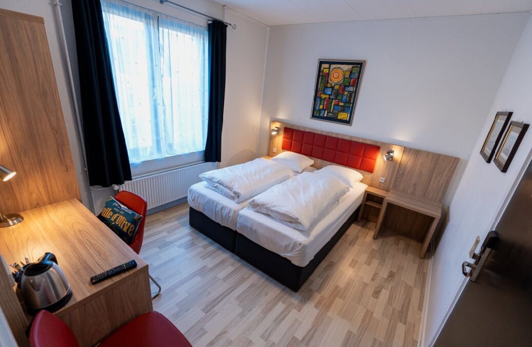 贝斯特韦斯特普林森酒店主图