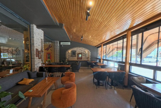 Pela Coffee & Ceramic