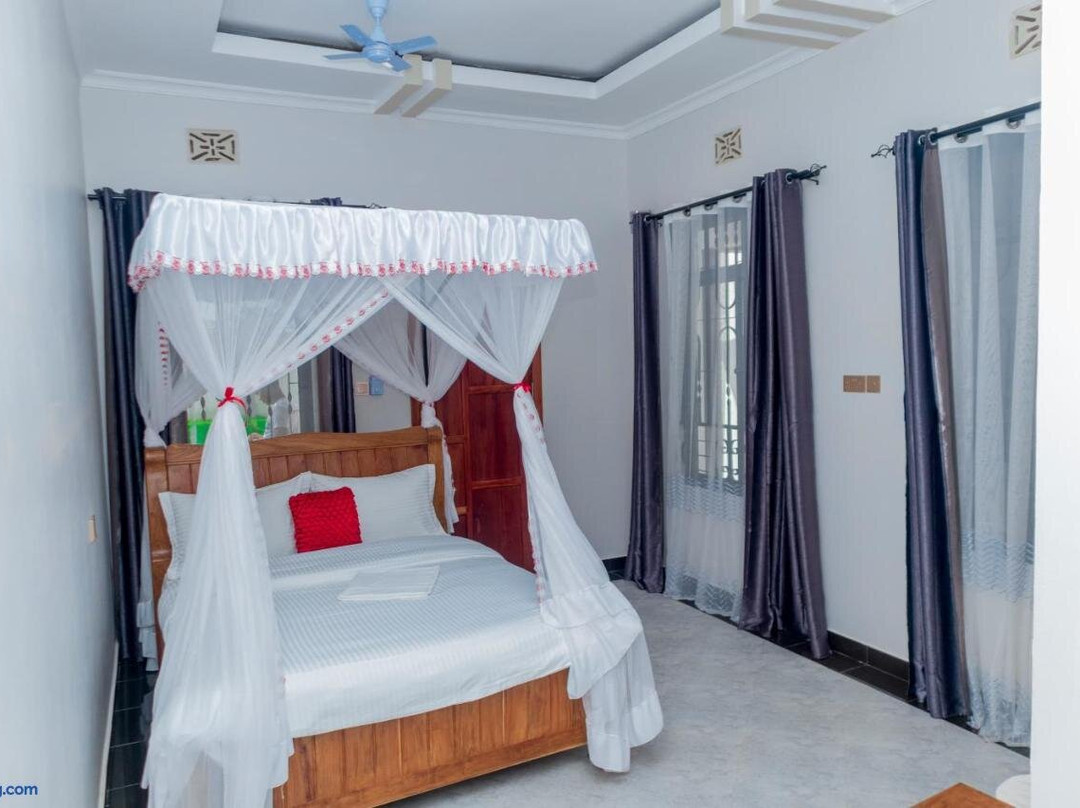 African Jacana Inn And Camps