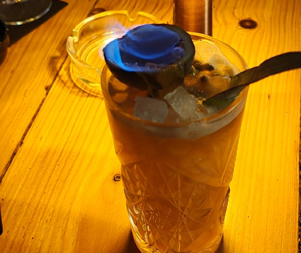 Red Tail Cocktail Bar-卡拉马其必去景点