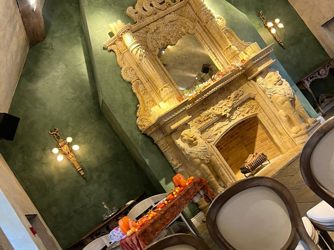 Le Petit Chateau & William De Percy主图