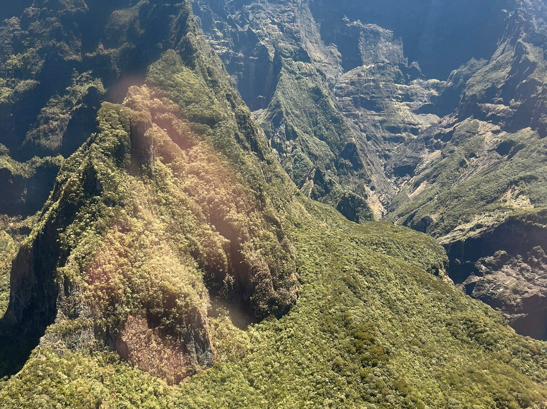 Corail Helicopteres-留尼旺圣皮耶必去景点