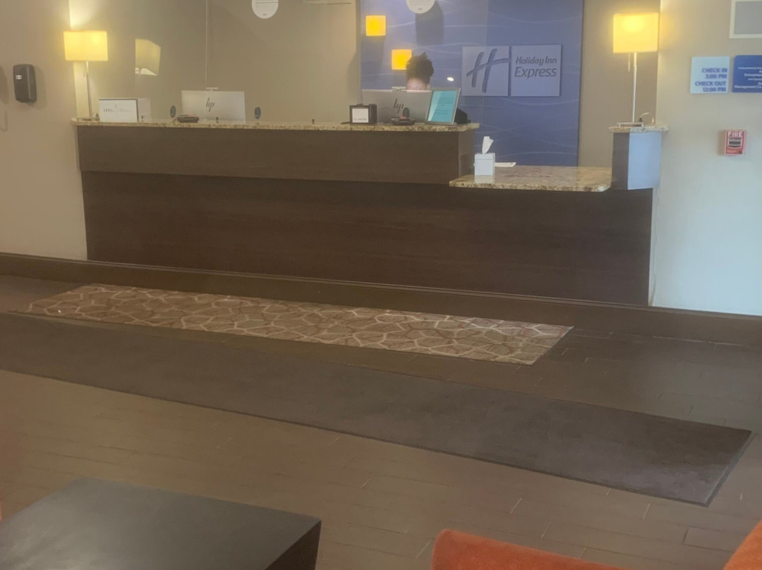 Holiday Inn Express Vernon - Manchester By IHG主图