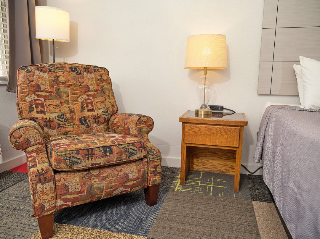 The Oakwood Inn主图