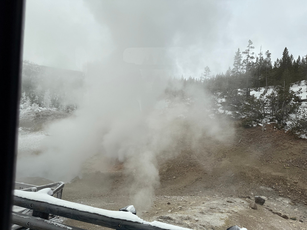 Yellowstone Expeditions-西黄石镇必去景点