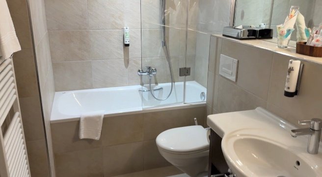 因特拉肯克雷布斯酒店-浴室