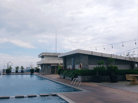 Pinnacle Apartment ( Louis Kienne )主图