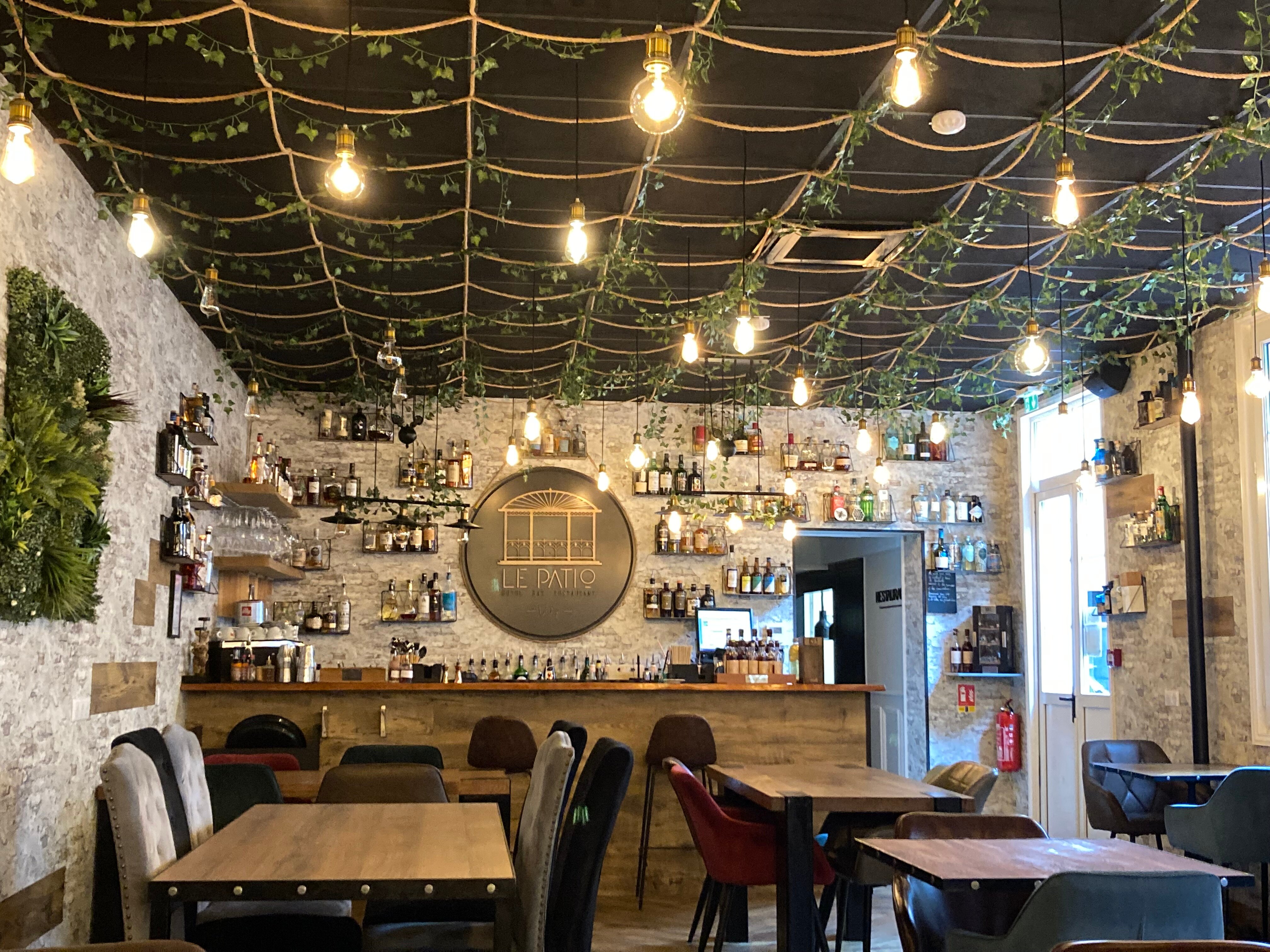 Hôtel & Restaurant le Patio Vichy-度假村/酒店