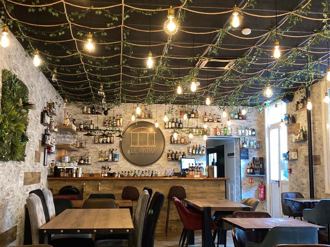 Hôtel & Restaurant le Patio Vichy主图