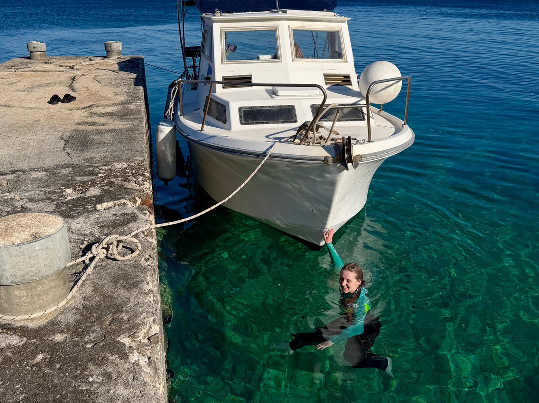 Explorer Family Boat-科尔丘拉岛必去景点