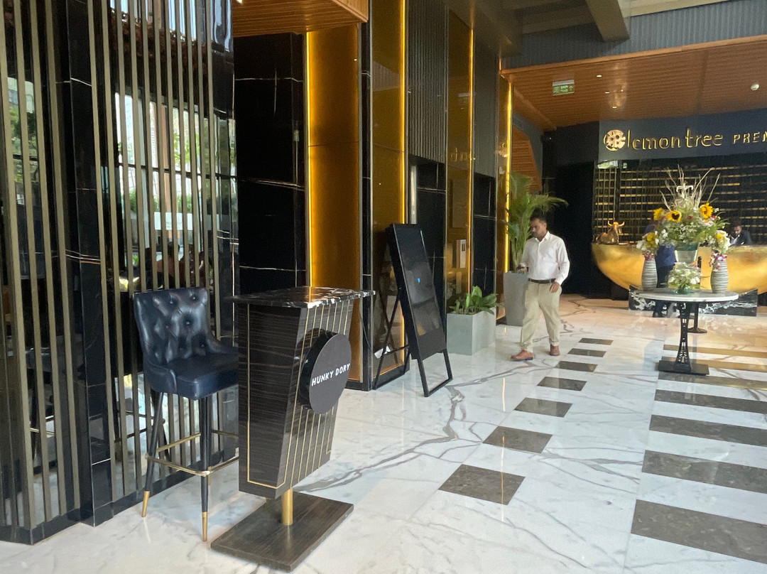 Lemon Tree Premier Malad Mumbai主图