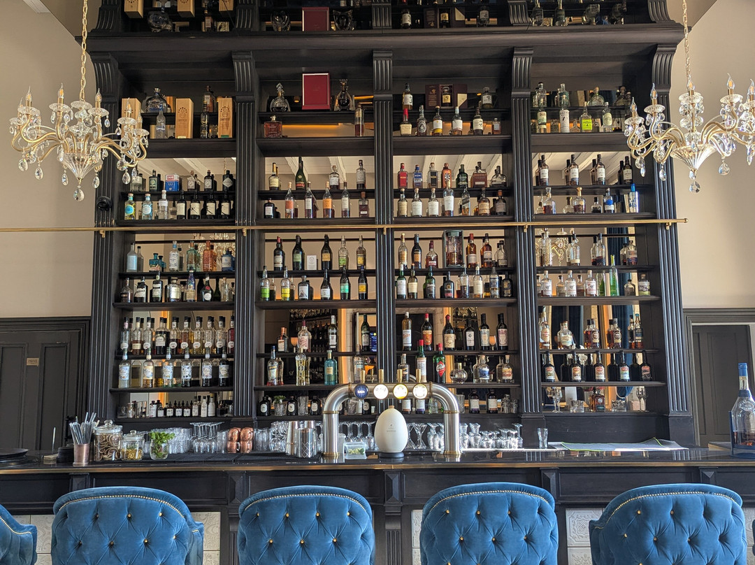 阿巴耶维勒内弗酒店主图