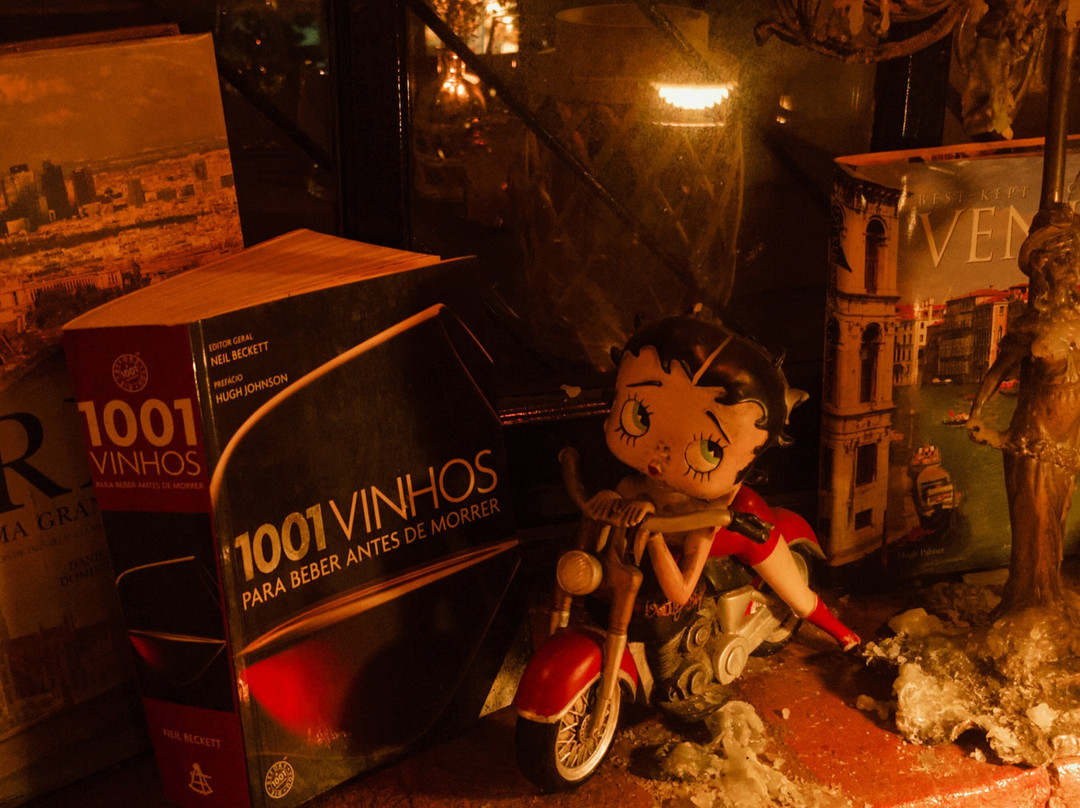 Caravaggio Wine & Bistrô
