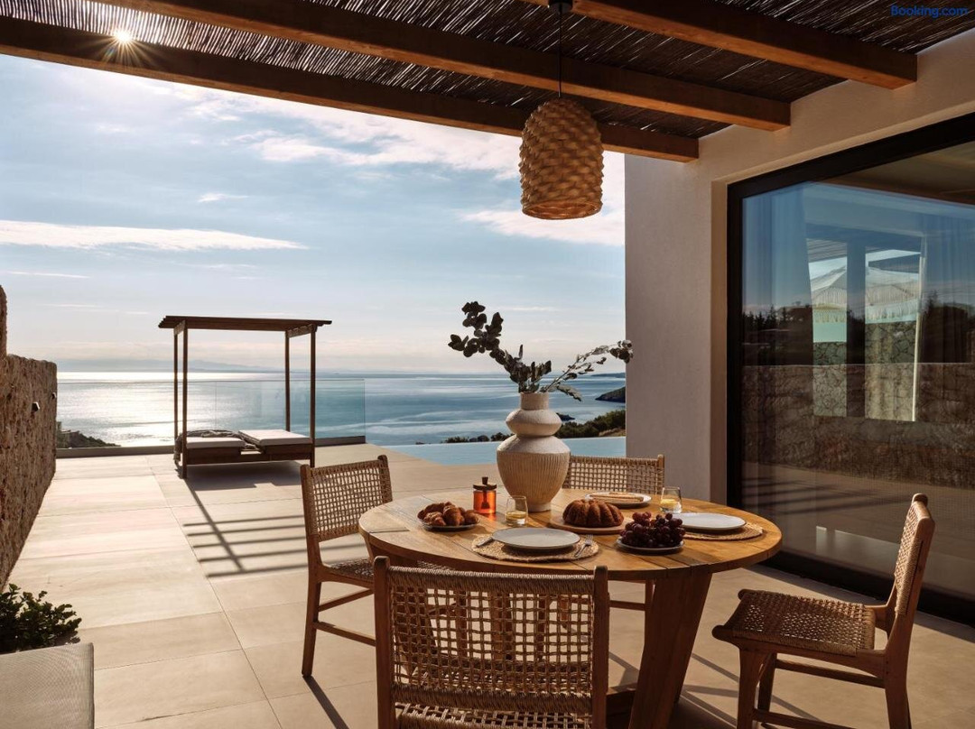 Theros Luxury Suites