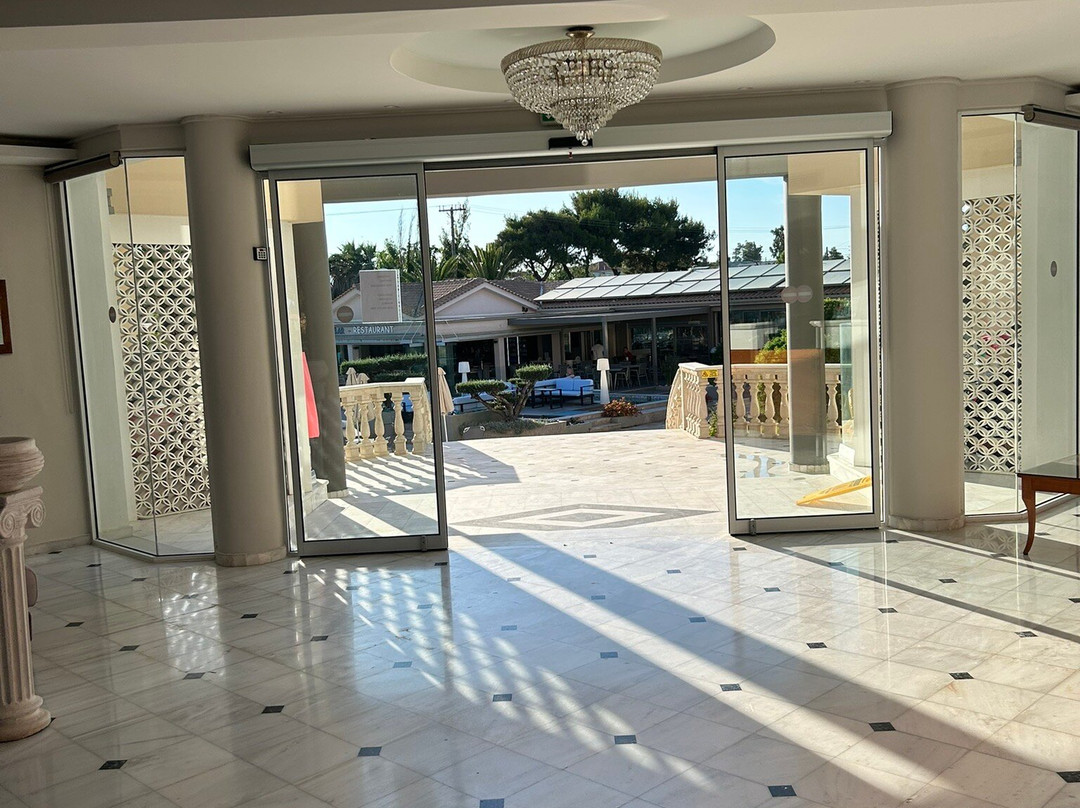 爱奥尼翁蓝酒店主图