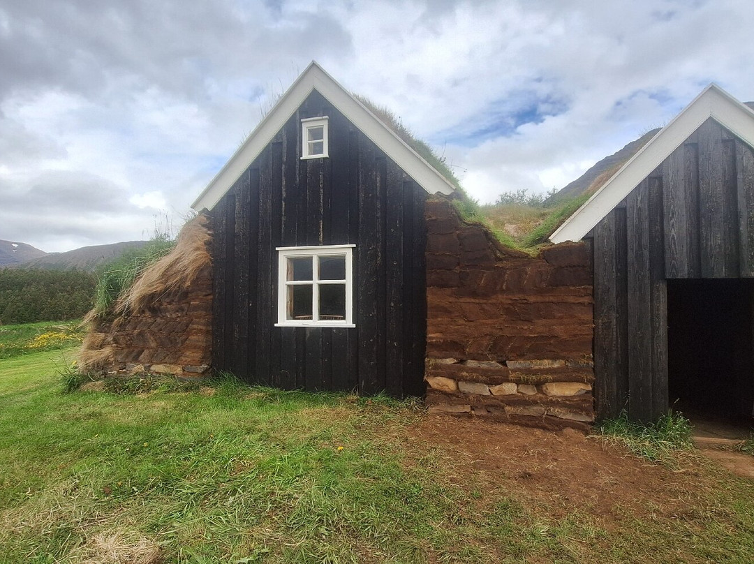 Kaffi Holar Cottages and Apartments