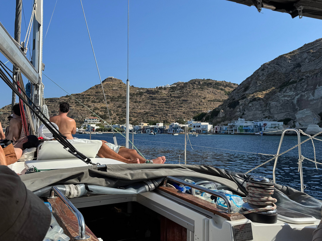 Odysseus A. Yacht Cruises-Adamas必去景点