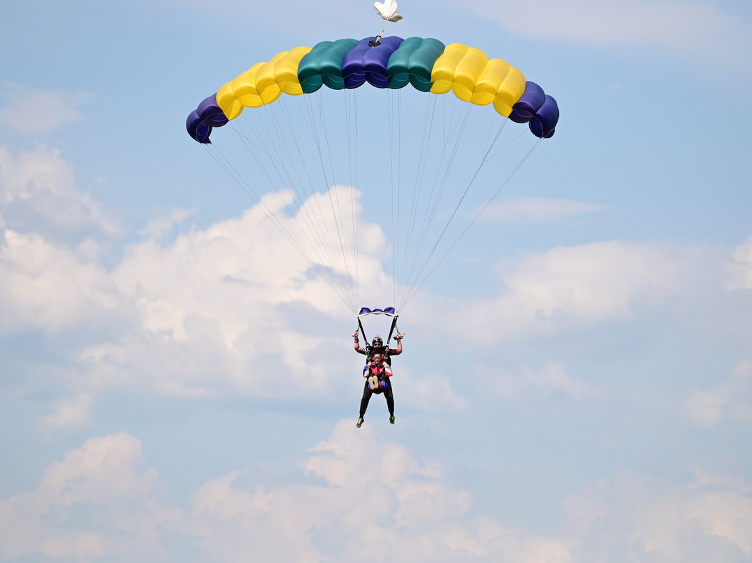Parachute Victoriaville-Victoriaville必去景点