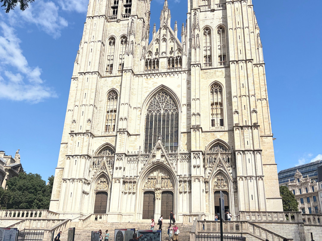圣弥额尔圣古都勒主教座堂（Cathedrale St-Michel et Ste-Gudule）-布鲁塞尔必去景点