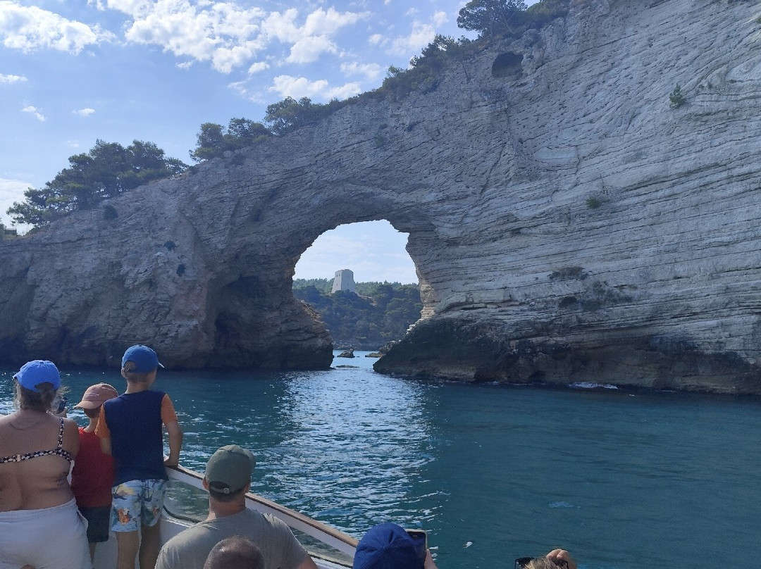Costante Nicola Agenzia Tour Delle Grotte-佩斯基奇必去景点