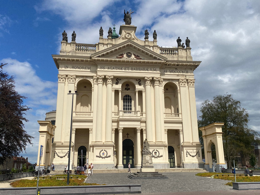 Basiliek H.H. Agatha and Barbara-Oudenbosch必去景点