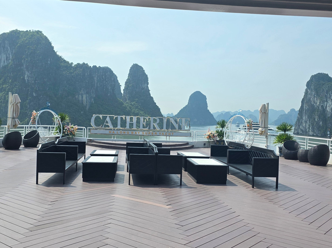 Catherine Cruises-下龙湾必去景点