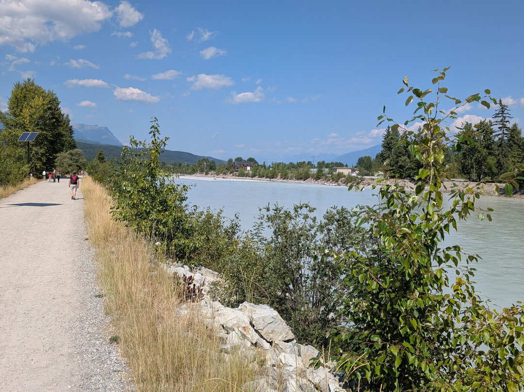 Kicking Horse Pedestrian Bridge-戈尔登必去景点