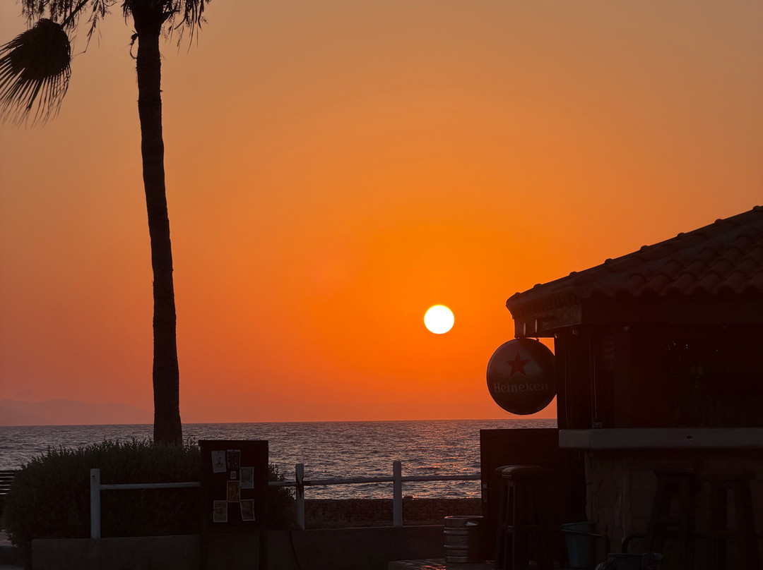 Aphrodite Beachfront Resort主图