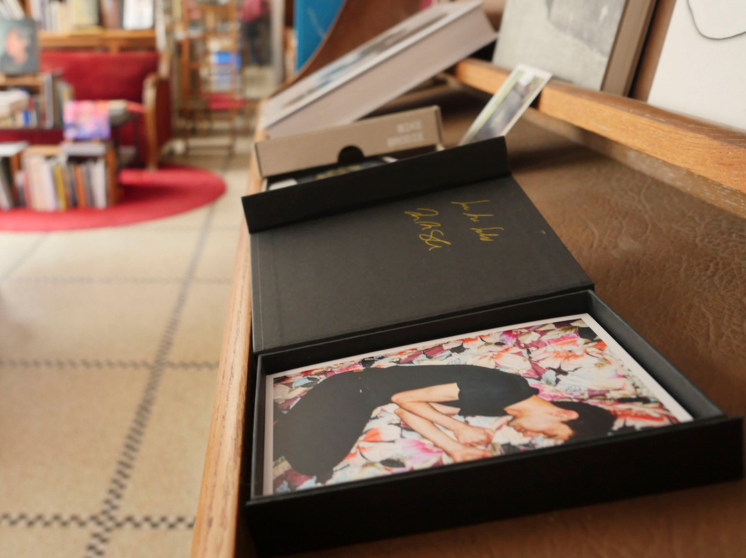 Tipi Photo Bookshop-圣吉尔必去景点